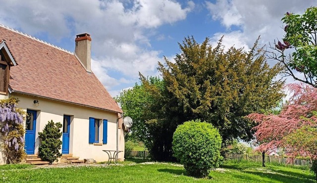 Charming Cottage with Vineyard Views, WiFi, BBQ, and Bike Storage in Sury-en-Vaux