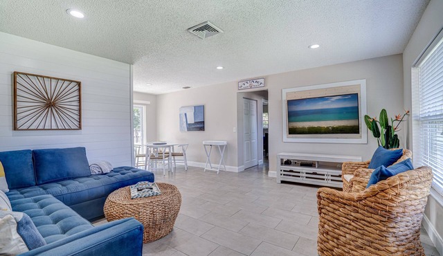 Charming Cottage w/Gazebo & Heated Pool - Close to Beaches
