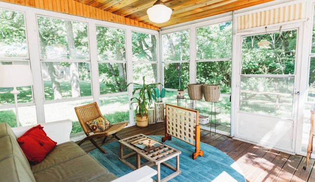 Charming Cottage w/HOT TUB - 5 Min from LAKE MICHIGAN!