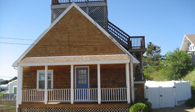 Charming Cottage w/Panoramic Roof-top Views!
