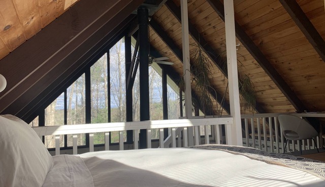 Charming Cottage w/Sauna, close to hiking trails, ski lodges & Great Barrington