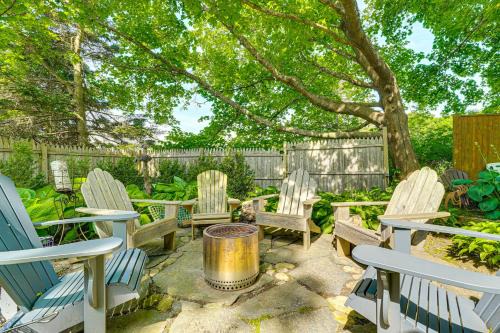 Charming Cottage with Patio, Walk to Boothbay Harbor