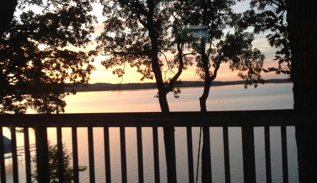 Charming cottage with vast views on Pelican Lake