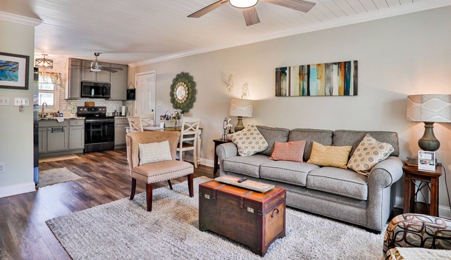 Charming cottage with shared pool, sauna, patio, grill & loft - dog-friendly