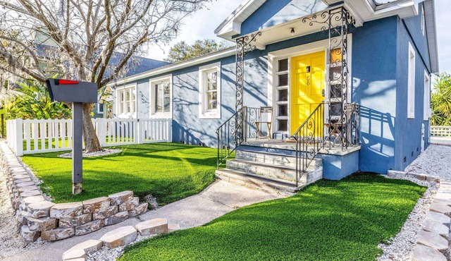 Charming Cottage, Walk to Historic Attractions, Restaurants, Minutes to Beach, $300 in Free Tickets!