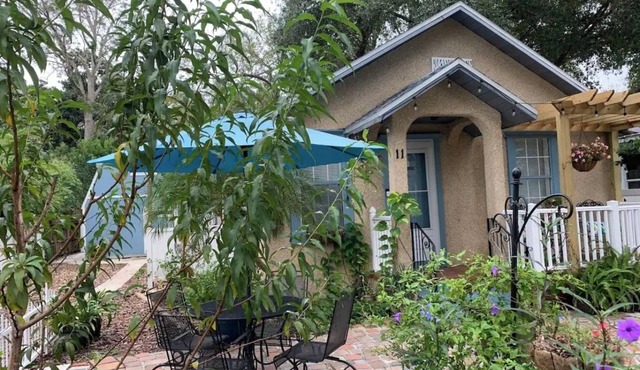 Charming cottage with AC in St. Augustine - 3 bedrooms available