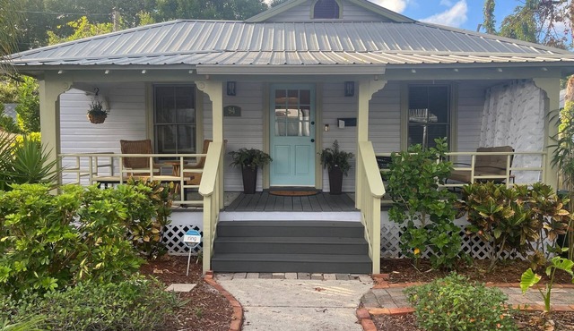 "Charming Cottage with Spacious Porch, Walking Distance to Top Attractions!"