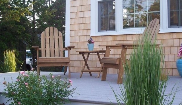 Charming Cottage, Walk to Beach, Whale Watch, Harbor & Village