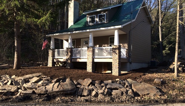 Charming Cottage! Water Views and Mountain Views, 2 Firepits, Canvas Art TV