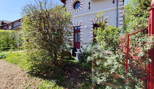 Charming cottage with parking, pets allowed, near Tours