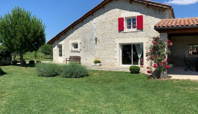 Charming cottage with pool, private garden and disability access