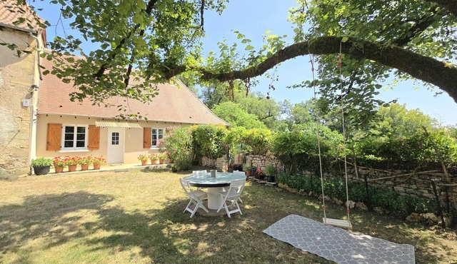 Charming cottage with fireplace in Dordogne