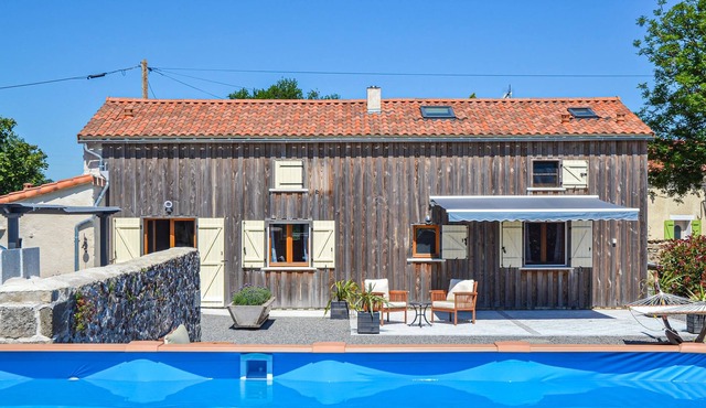 Charming cottage with above ground pool in the quiet countryside of Poitou.