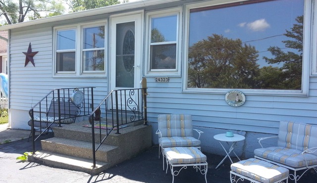 Charming Cottage with Beautiful Lake Views