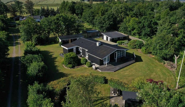 Charming cottage with large fenced garden