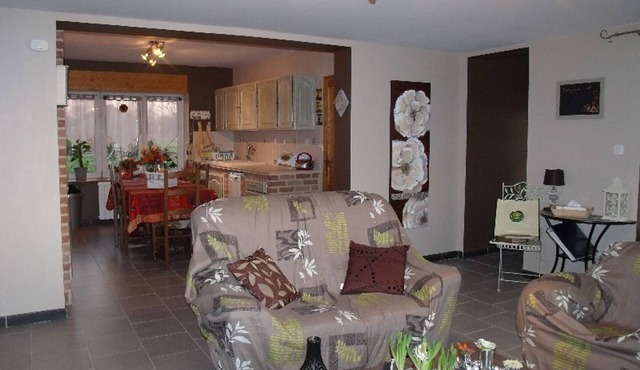 Charming Cottage with Terrace, BBQ, & Playground, near Lille & Belgian Border