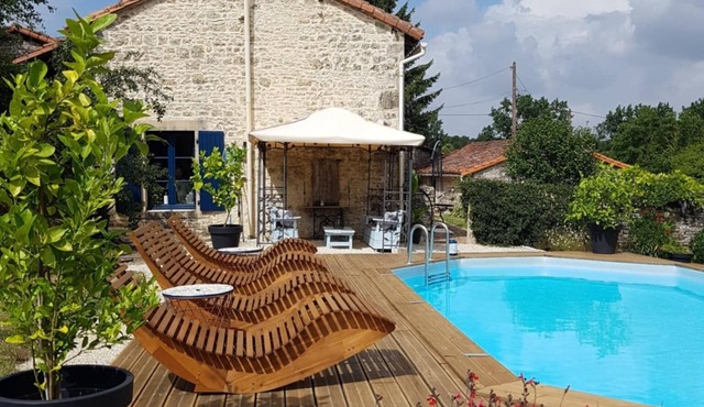 CHARMING COTTAGE WITH TERRACE OVERLOOKING THE COUNTRYSIDE