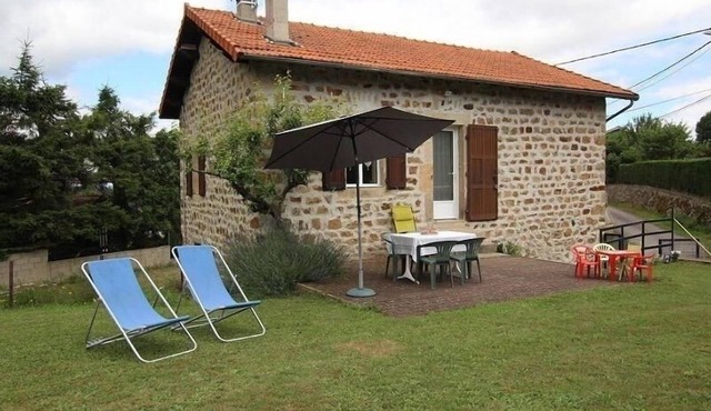 Charming Cottage with Terrace, Near Puy-en-Velay, Family-Friendly, Nature & Activities