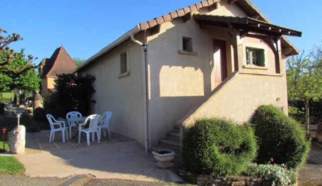 Charming Cottage with Shared Heated Pool, Near Bugue, Dordogne