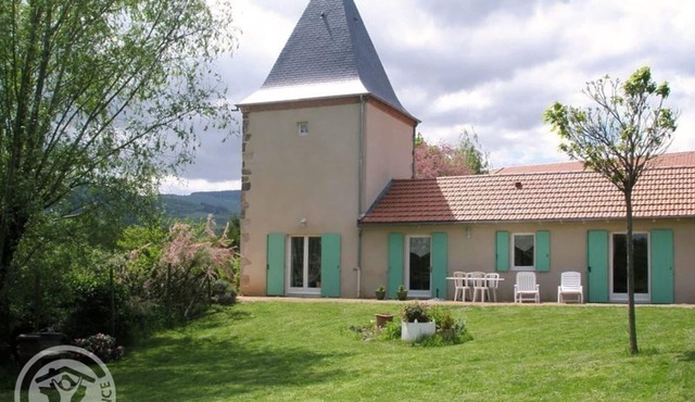 Charming cottage with private garden in Lentigny