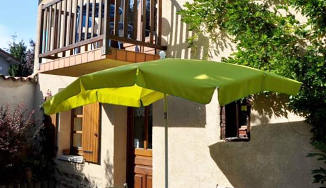 Charming cottage with fireplace and enclosed garden near Chazelles-sur-Lyon