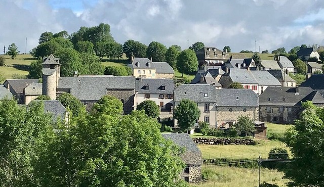 Charming Cottage with Pool, Terrace & Scenic Views in Paulhenc