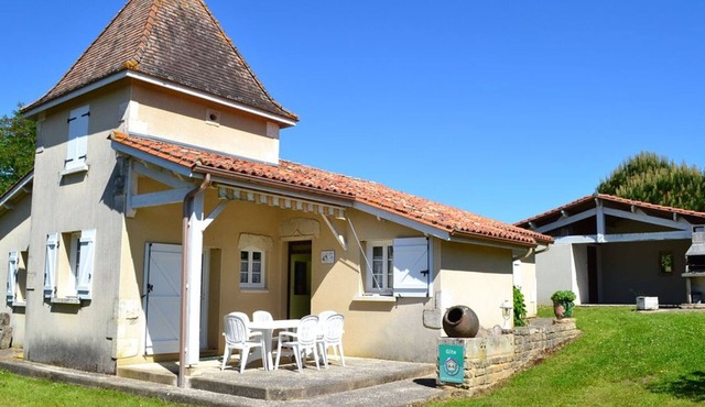 Charming cottage with private pool, WiFi and nature setting