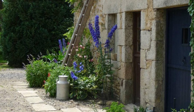 Charming Cottage with Garden, Stream, and Modern Amenities near Alençon