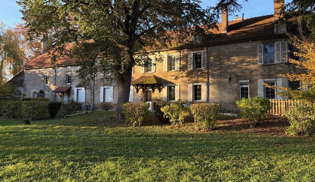 Charming cottage with garden in Souvigny
