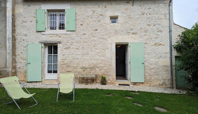 Charming Cottage with Garden, Patio, and Modern Amenities in Peaceful Bunzac