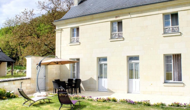 Charming Cottage with Garden in Loire Valley - Fully Equipped, Sleeps 6, Near Historic Sites