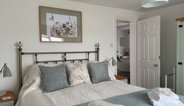 Charming Cottage with rural views