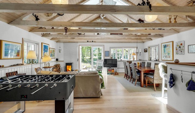 Charming cottage with idyllic outdoor space and distinctive atmosphere.