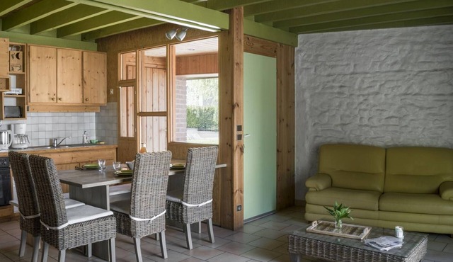 Charming cottage with large garden in Jenzat