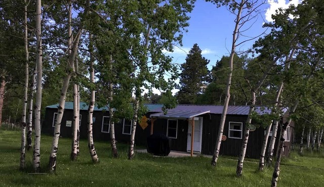 Charming Cottage with Private Walking Trail Surrounded by Nature for a Relaxing Getaway in Story, Wyoming