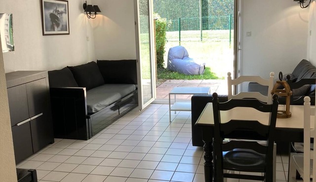 Charming cottage with swimming pool, 10 minutes from Carnac