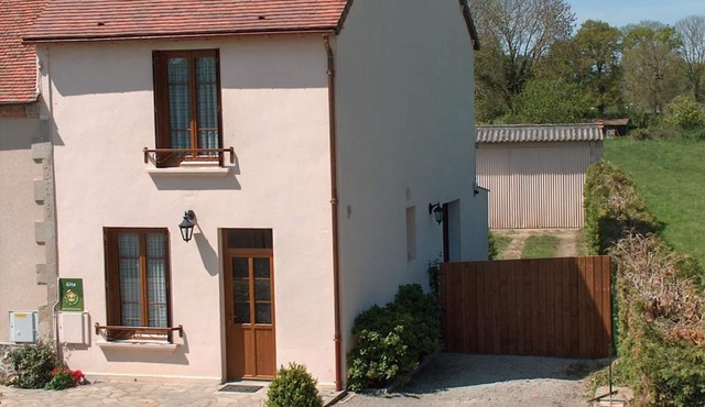 Charming cottage with shared pool in the heart of the village