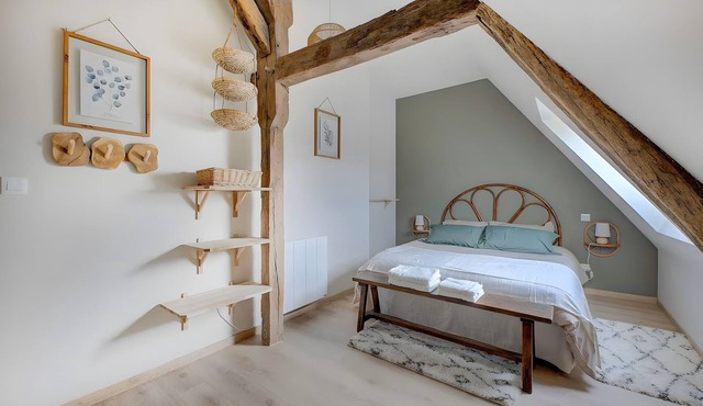 Charming Cottage with Spa for 8–10 Guests, Near Loire Castles