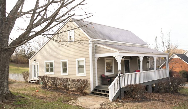 Charming cottage with AC and WiFi in enjoyable Gallatin