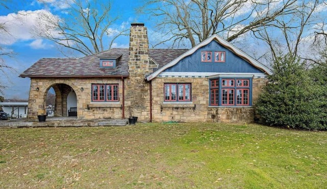 Charming cottage with pool, patio, central AC & fitness area