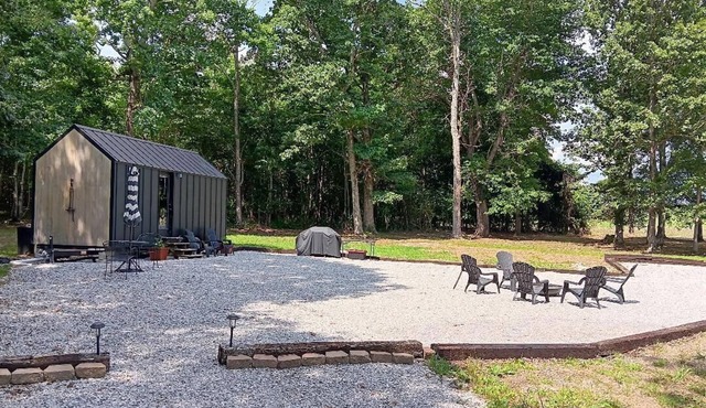 Charming cottage with WiFi in lovely Tullahoma! Near Waterfalls!