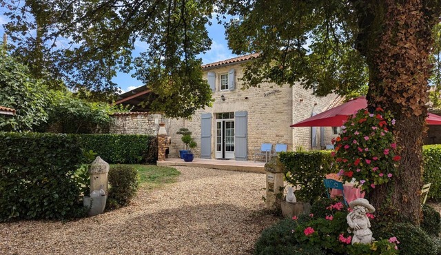 Charming Cottage with Wi-Fi, Baby Gear, and Terrace near Owners' Home