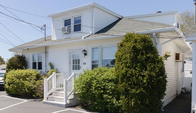 Charming cottage with washer/dryer and patio - walk to Long Sands Beach