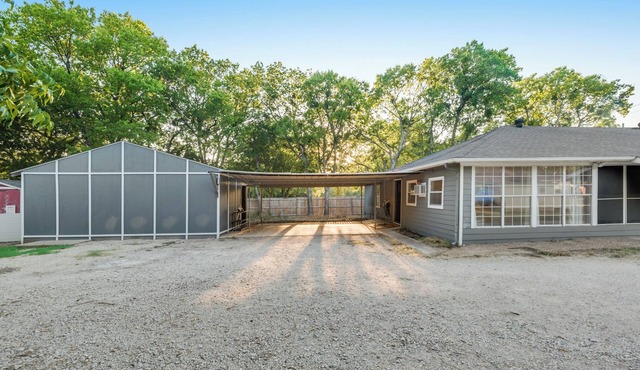 Charming cottage with WiFi and AC in phenomenal Denton