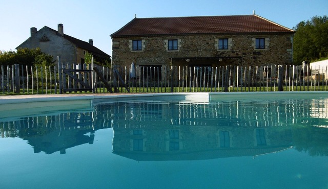 Charming cottages in Périgord from 8 to 24 people from 60E/pers/week