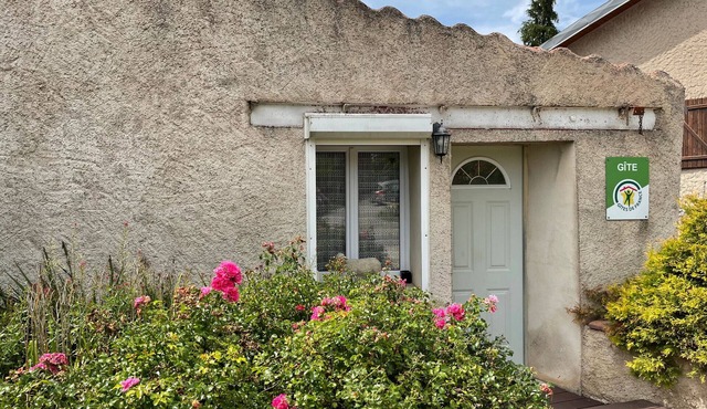 Charming Countryside Cottage with Private Terrace, Near Nancy