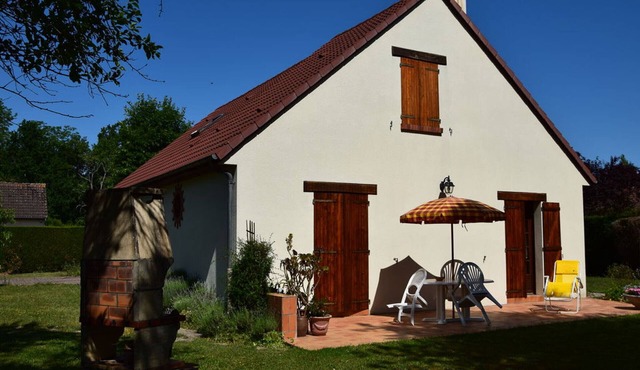 Charming Country Retreat with Cozy Rooms in Scenic Sologne