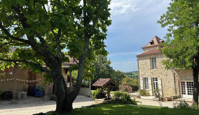 Charming country estate with group gîtes (59 people) and swimming pool