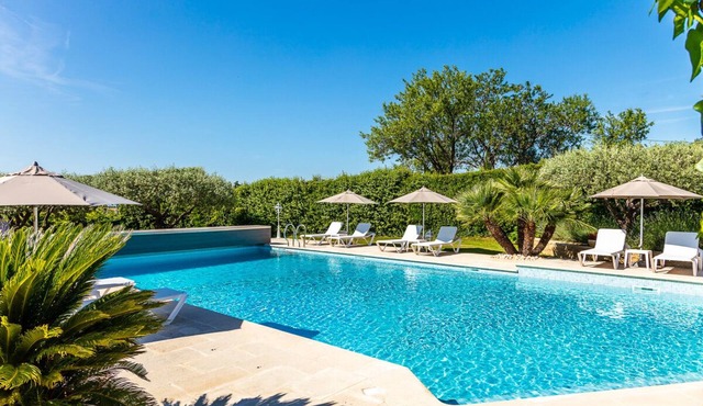 Charming countryside house with heated swimming pool at the foot of the Mont Ven