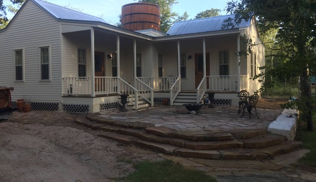 Charming Country Farmhouse 4 miles to Texas A&M